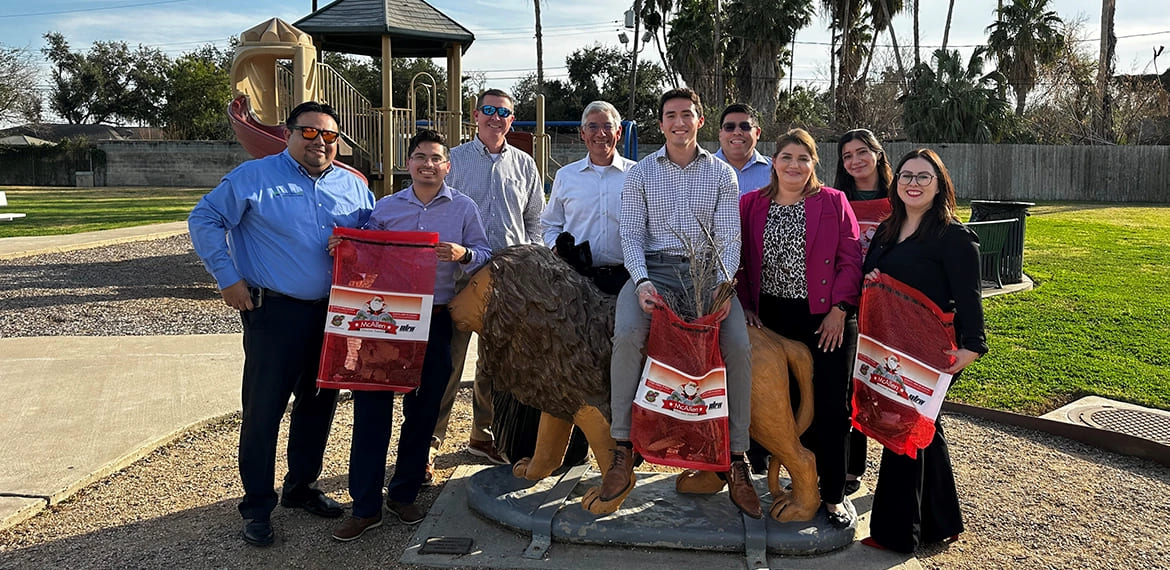 Greater State Bank’s Team Unites for Lion’s Park Clean-Up Greater State Bank’s Team Unites for Lion’s Park Clean-Up